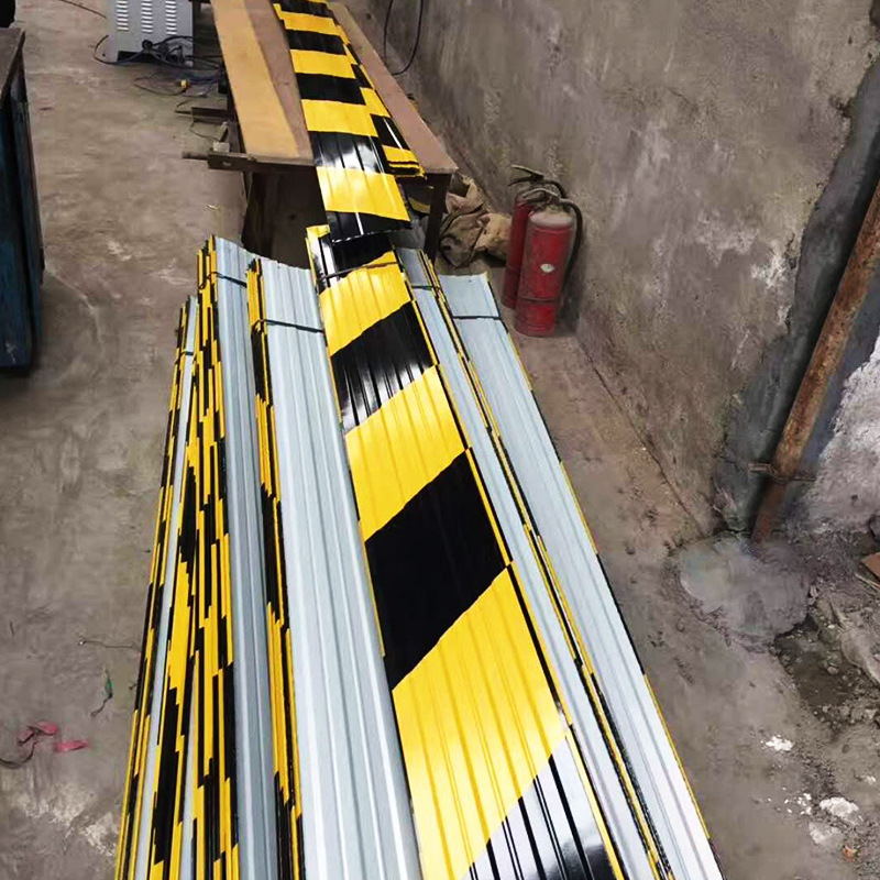 四川省成都市建筑工地用黑黄红白踢脚板厂家直销批发200