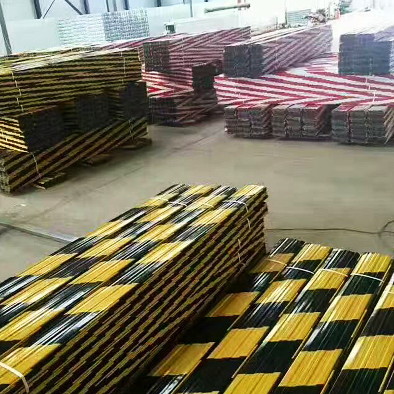 四川省成都市建筑工地用黑黄红白踢脚板厂家直销批发200