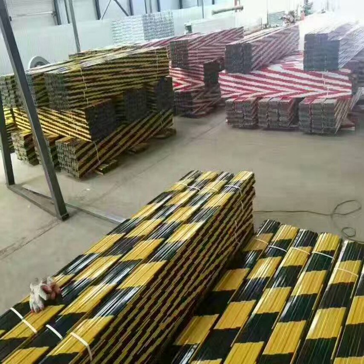 四川省成都市建筑工地用黑黄红白踢脚板厂家直销批发200