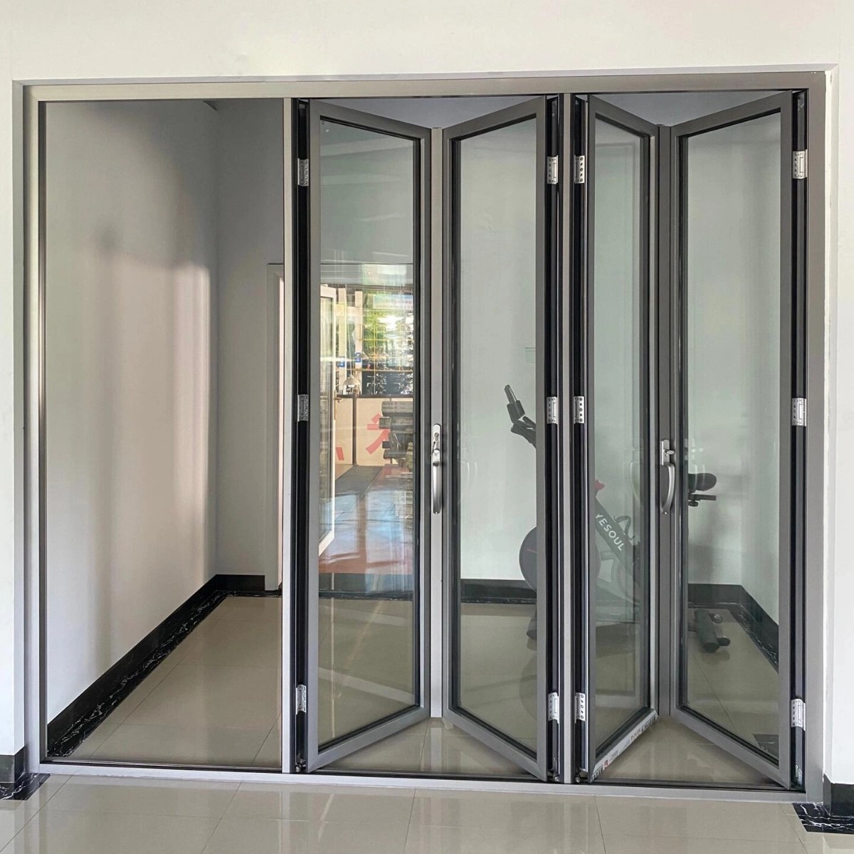 断桥重型折叠门酒店大厅铝合金玻璃隔断门源头发货可折叠折叠式